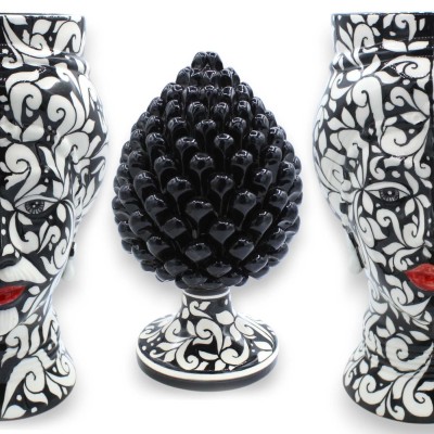 Sizilianischer Kiefernzapfen, Caltagirone-Keramik, ca. 25 cm hoch. Modernes Design, SCHWARZ & WEISS.