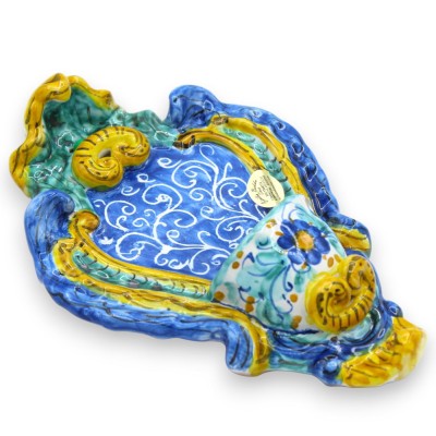 Bénitier en céramique sicilienne - environ 23 x 14 cm de hauteur, fond bleu, décor baroque et fleur MD2