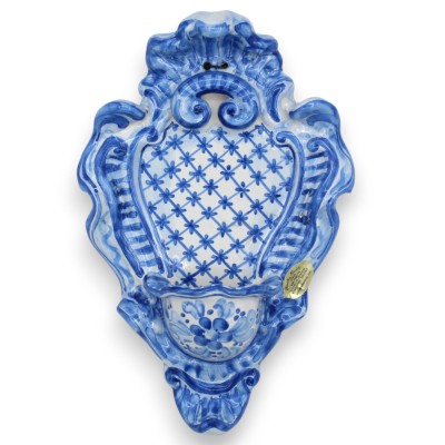 Pila de agua bendita de cerámica siciliana - aprox. 23 x 14 cm de alto, decoración barroca y floral, fondo azul antiguo MD13
