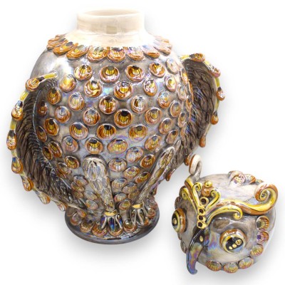 Jarrón Búho para Secretos, SERIE LUX, cerámica de Caltagirone, aprox. 52 x 36 cm. Esmalte Oro 24k y Nácar.