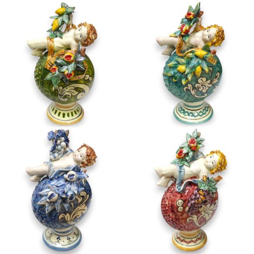 Putto på en Caltagirone keramikkolv - h 20 / 22 cm ca. (1...