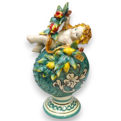 Putto na kolbie ceramicznej Caltagirone - wys. ok. 20 / 22 cm (1 sztuka) Kolor i zdobienie losowe