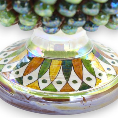 Ceramiczny stojak na szyszki sosnowe Caltagirone, Ø ok. 30 cm. Dostępny w kolorze zielonym, z sycylijską dekoracją w kształcie w