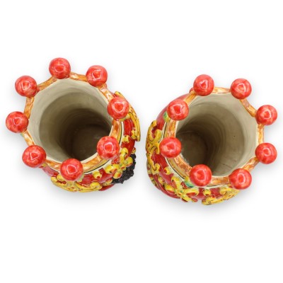 Sycylijskie głowy Maurów (para), wys. ok. 32 cm. Korona, turban i aplikacje, ceramika z Caltagirone, czerwone tło