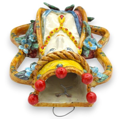 Busto de mujer, Madre Naturaleza, versión mural (para colgar), cerámica de Caltagirone, altura 32 x 22 cm aprox. Fondo burdeos.