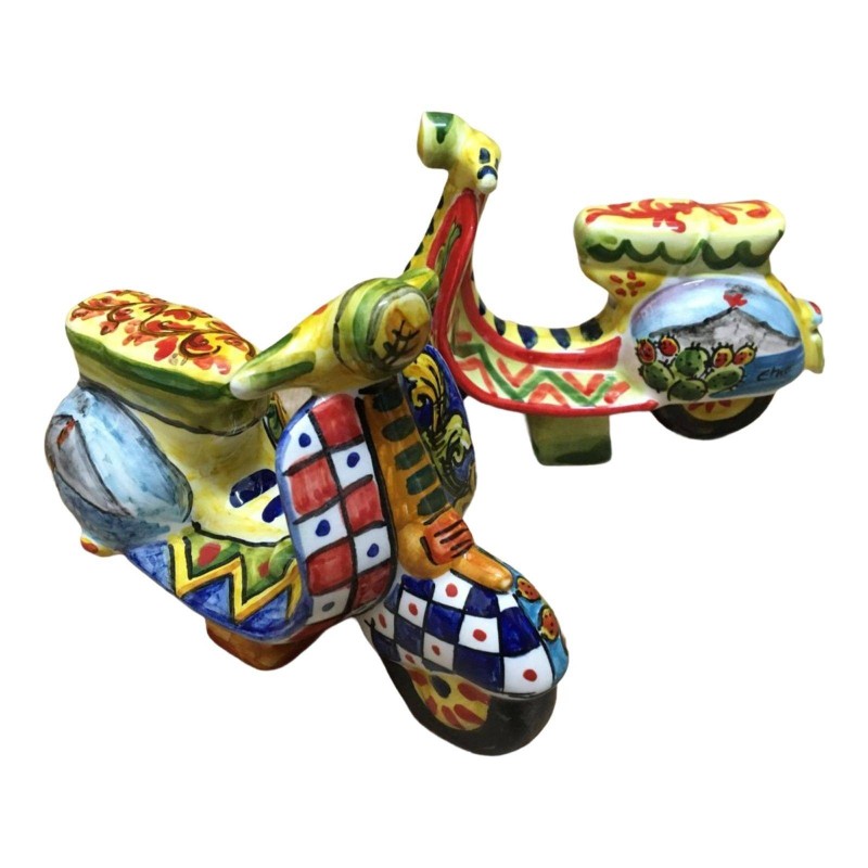 Vespa en céramique de Caltagirone (1 unité) décoration aléatoire style charrette sicilienne - L 17 x 12 cm environ. - 