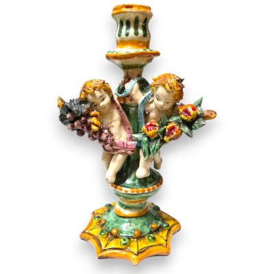 Kerzenhalter mit Putten, gewelltem Fuß, Caltagirone-Keramik, Höhe ca. 25 cm, grün, mit Granatapfel- und Traubenstrauß