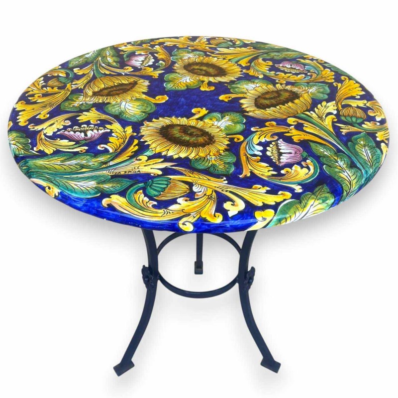 Ronde tafel van Etna-lavasteen met...