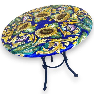 Mesa redonda de piedra volcánica del Etna con pedestal de hierro forjado, Ø 70 cm x h 70 cm aprox. Decoración barroca con giraso