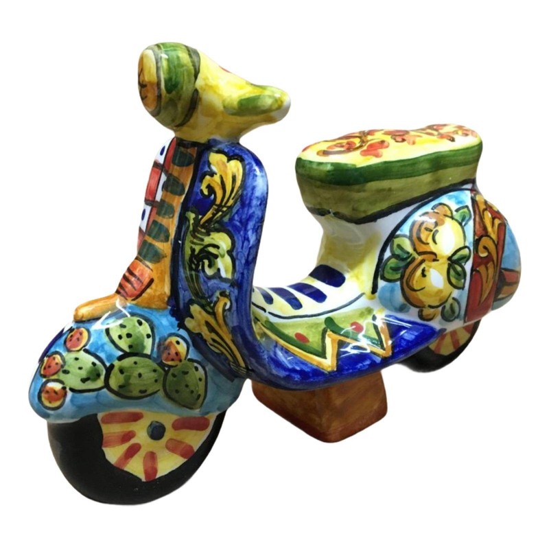 Vespa en céramique de Caltagirone (1 unité) décoration aléatoire style charrette sicilienne - L 17 x 12 cm environ. - 