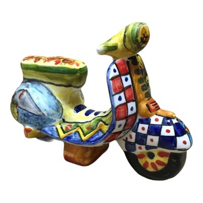 Caltagirone ceramic Vespa (1 Unit) random Sicilian Cart style decoration - L 17 x 12 cm approx. - 