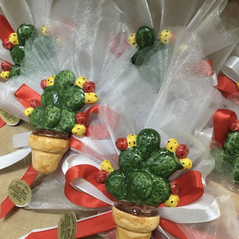 Jar magnet favors with ceramic prickly pear shovel with fairy veil bag and 5 sugared almonds - 