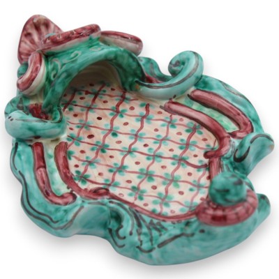 Siciliaanse keramische wijwaterbak - ca. 22 x 14 cm hoog, barokke decoratie, Verderame achtergrond MD14