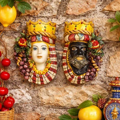 Mural Cabeza de Moro (para colgar) Cerámica de Caltagirone, altura 20 cm aprox. (1 unidad) Corona, granada y uvas