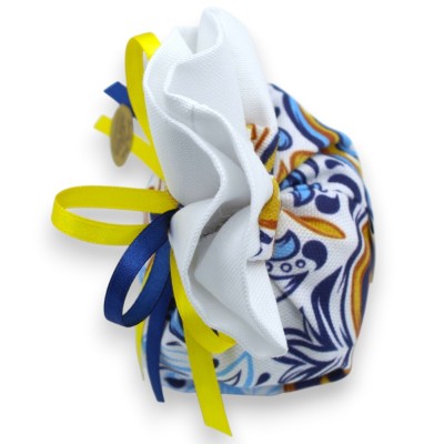 Katoenen tas met Siciliaanse majolica-print, witte rand, elegant organza lint, 5 confetti, ca. 13 x 11 cm.