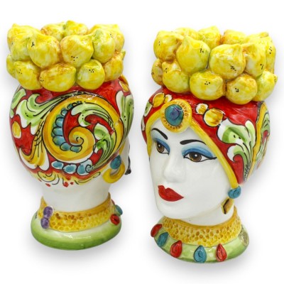Têtes mauresques siciliennes (paire), environ 22 cm de haut. Céramique de Caltagirone, couronne de citronniers, décor baroque.