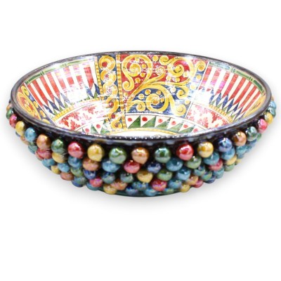 Centro de mesa con forma de piña, cerámica de Caltagirone, diámetro aproximado de 35 cm. Esmalte nacarado, decoración de pavo re