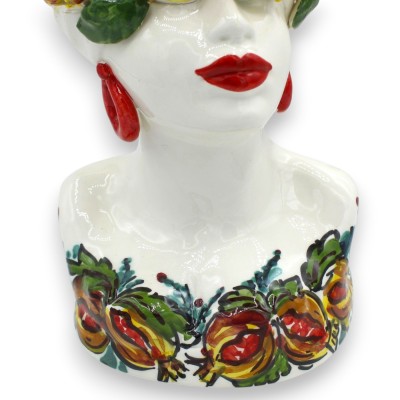 Designerbyst av en kvinna, granatäpplekrona, ca 25 x 15 cm. Caltagirone keramik, granatäppledekoration.