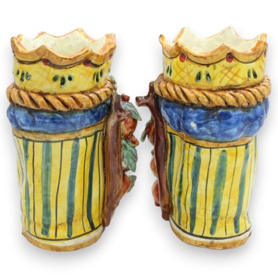 Têtes mauresques siciliennes (paire), environ 18 cm de haut, céramique de Caltagirone, couronne et grenades, fond bleu