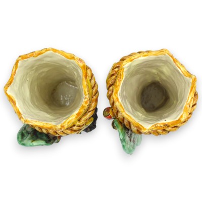 Cabezas moriscas sicilianas (par), aprox. 16 cm de altura, cerámica de Caltagirone, corona, hojas de nopal, fondo burdeos.
