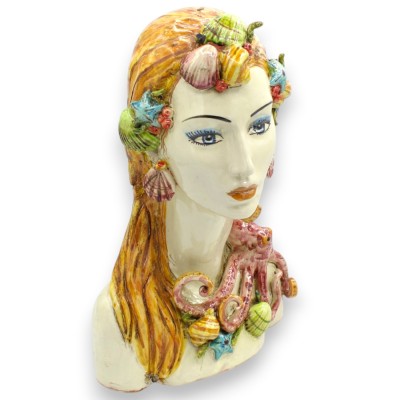 Busto de mulher de pescoço comprido, cerâmica de Caltagirone, aprox. 33 x 17 cm. Sereia com apliques marinhos.
