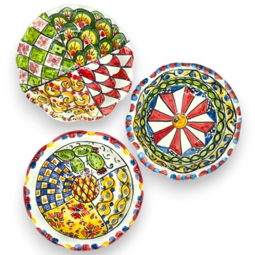 Gegolfde kom, Caltagirone keramiek, Ø ca. 15 cm (1 stuk).... 2