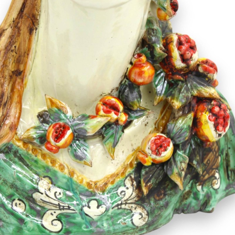 Busto de mulher com pescoço comprido,...