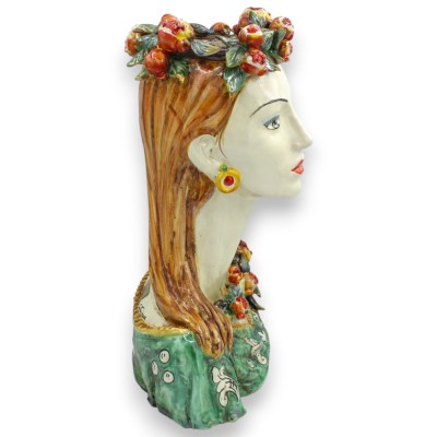 Busto de mulher com pescoço comprido, cerâmica de Caltagirone, aproximadamente 32 x 23 cm. Coroa e trança de romãs.