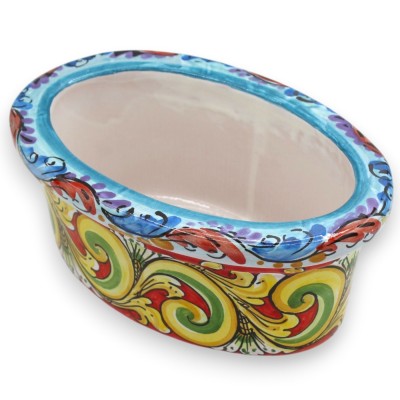Vase ovale, céramique de Caltagirone, env. 23 x 15 x 10 cm, décor baroque sur fond rouge.