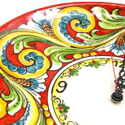 Zegar ceramiczny Caltagirone z mechanizmem, różne rozmiary (1 szt.), wielobarwna dekoracja barokowa na czerwonym tle