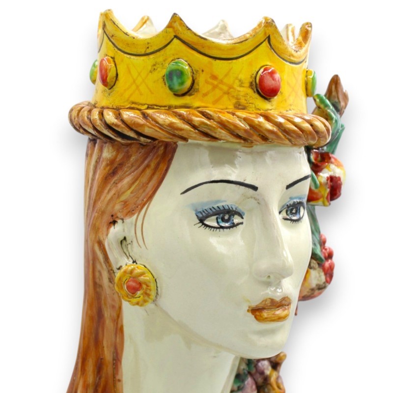 Busto de uma mulher com pescoço...