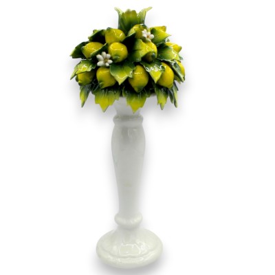 Candeliere in pregiata Ceramica, h 38 x 16 cm ca. Con applicazioni di Limoni a Grappoli, fiori di zagara e foglie.