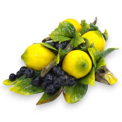 Hängender Bogen, feine Keramik, ca. 23 x 30 cm hoch, Komposition aus Zitronen und schwarzen Trauben.