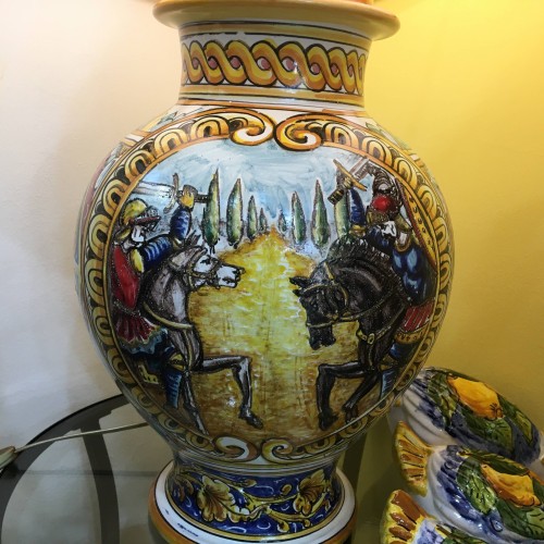 Lume barocco in ceramica siciliana, Battaglia dei Paladini altezza circa 85 cm -  2