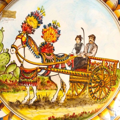 Dekorativ tallrik med kant, Caltagirone keramik, Ø 55 cm ca. Siciliansk vagndekoration i siciliansk barockstil MD2