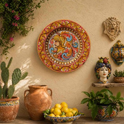 Sierbord met rand, Caltagirone-keramiek, Ø ca. 55 cm. Met Paladijnbuste en barokke decoratie.