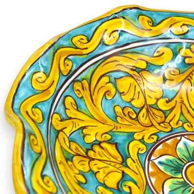 Centre de table en céramique de Caltagirone festonné, disponible en 2 tailles (1 unité), décor baroque avec palmettes et fleurs.