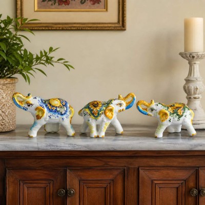 Éléphant porte-bonheur, céramique de Caltagirone, env. 20 x 16 cm de haut (1 pièce). Décors variés.