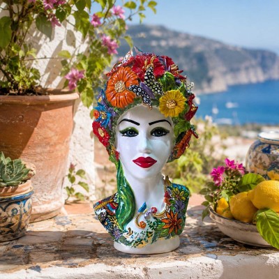 Busto de mujer, modelo primaveral, cerámica de Caltagirone, aprox. 50 x 32 cm. Esmalte en oro de 24 quilates, con aplicaciones d