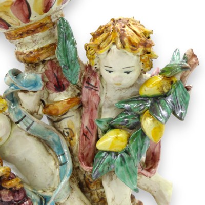 Porta candela con putti in ceramica Caltagirone - h 23 x 15 cm ca. Putti con fascio Limoni e Uva MD1