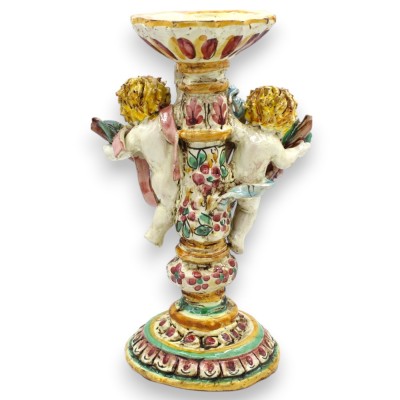 Candelabro de cerámica de Caltagirone con querubines - aprox. 23 x 15 cm. Querubines con un racimo de limones y uvas.