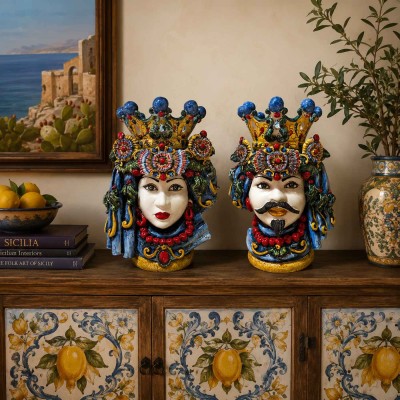 Siciliaanse Moorse hoofden, ca. 50 x 35 cm (paar), keramiek uit Caltagirone, model "Gli Imperiali".