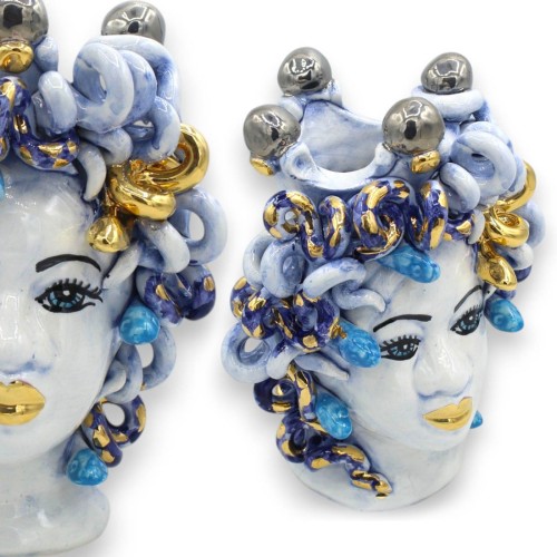 Figuras mitológicas, Medusa ou Tritão, cerâmica de Caltagirone, aproximadamente 22 cm de altura (1 unidade). Esmalte em platina