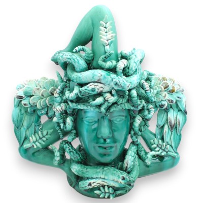 Trinacria Modellkopf, ca. 30 x 27 cm, sizilianische Keramik, reich an Reliefapplikationen, grünspanfarbener Hintergrund, dritter