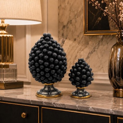 Sicilian Pigna Caltagirone: Elite, satin black and stem Modern design, Zecchino Gold enamel, dostępny w dwóch rozmiarach