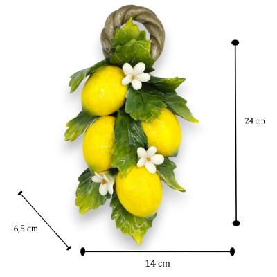 Bouquet de citrons tressés, en céramique fine, H 24 x L 14 cm environ. Décoré d'appliqués de fleurs d'oranger.