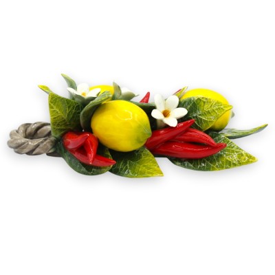 Bukiet z cytryną i papryczką chili z warkoczem, z cienkiej ceramiki, wys. 25 x szer. 12 cm ok. Aplikacje z kwiatów pomarańczy