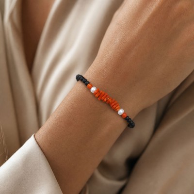 Bracelet with matte onyx beads, length approx. 20 cm. With bamboo coral and natural pearls.