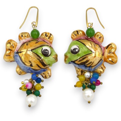 Pendientes con forma de pez globo, cerámica de Caltagirone, aprox. 7 cm de alto. Con perlas y piedras naturales, esmalte de oro