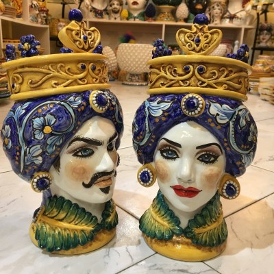 Pair of Moro z koroną wykonanymi z kobaltu niebieskiego tle i dekoracji kwiatowej – wysokości 25 cm - 